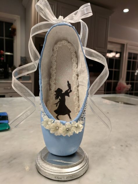 Clara decorated pointe shoe nutcracker ballet Decorated Pointe Shoes Ideas, Ballet Pointe Shoes Decorated, Decorated Pointe Shoes Diy, Decorated Ballet Shoes, Old Pointe Shoe Ideas, Painted Pointe Shoes Nutcracker, Point Shoe Decoration Ideas, How To Decorate Pointe Shoes, Clara Decorated Pointe Shoe