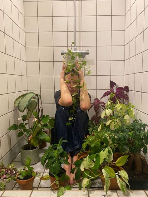 Plant Mom Aesthetic, Mini Toile, Shotting Photo, Plant Aesthetic, Arte Inspo, Pretty Plants, Plant Mom, 영감을 주는 캐릭터, Plant Lady