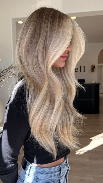 Natalie McKell on Instagram: "Eclipse Blonde #livedinblonde #eclipes" Rambut Brunette, Bright Blonde Hair, Summer Blonde Hair, Light Blonde Hair, Balayage Blonde, Blonde Hair Inspiration, Blonde Hair Looks, Blonde Hair With Highlights, Hair 2024