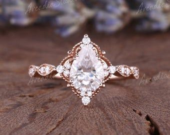 Morganite Vintage Engagement Ring, Rose Gold Engagement Ring Set Vintage, Moissanite Rose Gold Engagement Ring, Vintage Pear Shaped Engagement Rings, Pear Engagement Ring Vintage, Vintage Rose Gold Engagement Rings, Vintage Pear Engagement Ring, Pearl Engagement Ring Set, Moissanite Engagement Ring Gold