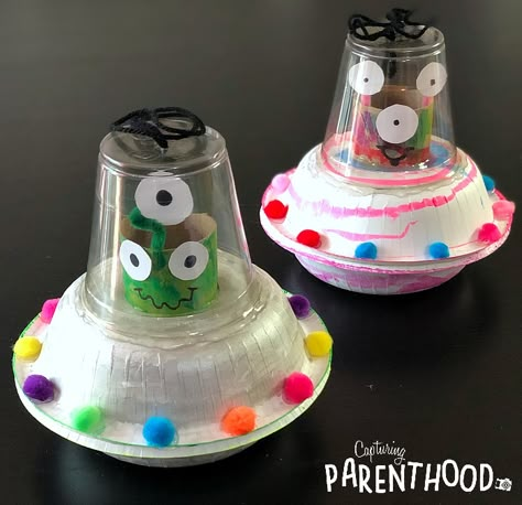 Flying Saucer Craft, Geheimagenten Party, Sensory Bottles Preschool, Lightyear Party, Camp Games, Space Crafts For Kids, Alien Crafts, Sensory Bottle, Vbs 2023