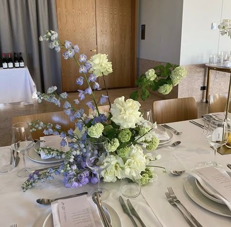 Modern Hydrangea Centerpiece, Wedding Table Hydrangea, Hydrangea Table Setting, Wedding Hydrangea Centerpiece, Hydrangea Tablescape, Unique Wedding Florals, Hydrangea Bud Vase Wedding, Blue Hydrangea Wedding Table Decor, Periwinkle Flower Arrangements