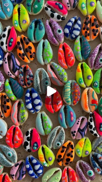 Bonk Ibiza Jewelry on Instagram: "I have painted 100 cowrie shells today 🐚🖌️🌈🎨 SOON new Coco bracelets & necklaces 🛍️🛒" Cowrie Shell Jewelry, Cowry Shell, Cowrie Shells, Painted Shells, Hand Painted Jewelry, Kids Drawings, Women Art, Cowrie Shell, Shell Jewelry