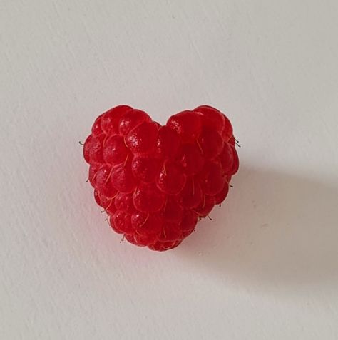 Aesthetic Raspberries, Heart Shaped Aesthetic, Heart Shape Aesthetic, Raspberries Aesthetic, Aesthetic Raspberry, Raspberry Aesthetic, Heart Shaped Fruit, Berries Aesthetic, Berry Aesthetic