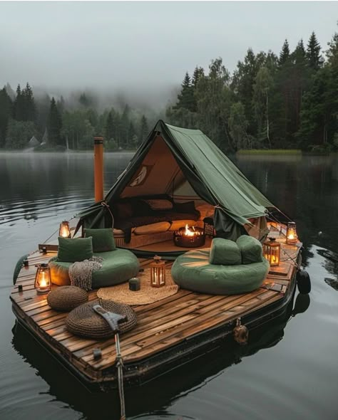 Houseboat Living, Camp Cabin, Camping Inspiration, Casa Vintage, Luxury Camping, Floating House, Body Of Water, Camping Glamping, Houseboat