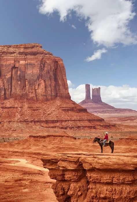 Monument Valley, in a region of the Colorado Plateau near the Utah/Arizona state line Colorado Plateau, Wilde Westen, American Southwest, Arizona State, Great Smoky Mountains, Road Trip Usa, In The Desert, Yosemite National Park, Aruba