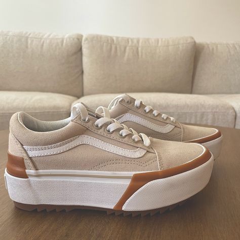 Size: Women’s 5 | Men’s 3.5 *Never Worn* (No Box) Boosted With A Rubber Platform Sole, A Classic Skate Sneaker Made From Durable Canvas Is Accented With A Padded Collar And Translucent Foxing Tape. 1 1/2" Platform Platform Vans Outfit, Womens Platform Sneakers, Platform Sneakers Outfit, Vans Aesthetic, Vans Shoes Women, Old Skool Platform, Platform Vans, Women Platform Sneakers, Vans Outfit