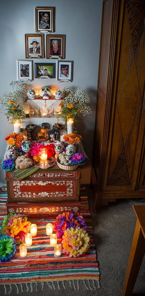 Dia De Los Muertos Party Ideas, Day Of The Dead Altar, Alter Ideas, Dia De Los Muertos Decorations Ideas, Family Altar, Mini Altar, Candles Flowers, Altar Ideas, All Souls Day