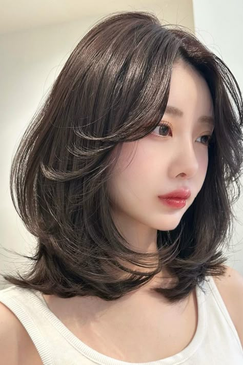 Short Thick Hair Styles Shoulder Length, Collarbone Length Butterfly Haircut, Haircut Styles For Short Hair For Women, Short Hair Styles With Fringes, Hair Cuts Collar Bone Length, Short Hair Butterfly Cut With Bangs, Shoulder Length Korean Haircut, Medium Length Korean Haircut, Hairstyles For Shoulder Hair Length