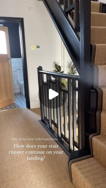 Claire Moran Designs - Interior Design Studio on Instagram: "One of my most asked questions about our stair runner is what we’ve done with it on the landing.   There’s no runner here.   We have a mish mash of old boards, vast ply boards and levelling screed to help level and straightened our previously wonky floor. To hide all of this we ran our sisal carpet full width adding interest along the spindle edge where we had the same taping applied for continuity.   If you’re thinking about how to continue a stair runner on the adjacent landing you can go full width carpet, but one thing to think about is how the carpet will look against the flooring in the rooms coming off your landing.   I hope that’s helpful if you’re wondering how to treat the flooring between two staircase. Any questions j Stair Runner Carpet With Landing, Hall Stairs And Landing Ideas, Runner Carpet Stairs, Stair Runner With Landing, Carpeted Staircase Ideas, Landing Carpet, Stair Landing Decor, Ply Board, Carpet Staircase