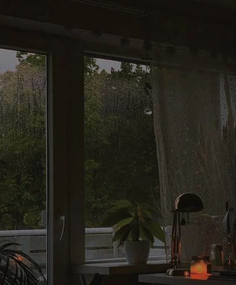 Warm Love Aesthetic, Cold Night Aesthetic, Cozy Evening Aesthetic, Gloomy Weather Aesthetic, Warm Pictures, Gloomy Morning, Fall Rain, Cold Sweater, Rainy Window