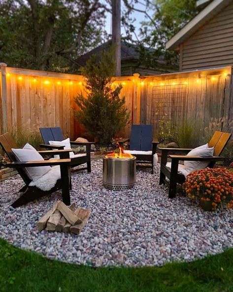 Best Fire Pit Ideas for Your Backyard - Farmhousehub Beginning Gardening, Best Fire Pit, Outdoor Fire Pit Area, Fire Pit Ideas, Diy Backyard Patio, Fire Pit Landscaping, Gardening Projects, Backyard Renovations, Backyard Remodel