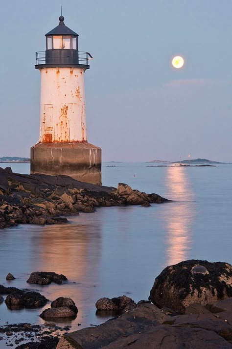 Photos Of Lighthouses, Lighthouse Photography Landscape, Lighthouse Reference Photo, Light House Images, Pictures Of Lighthouses, How To Draw Lighthouse, Lighthouse Reference, Light House Photography, Lighthouse Scenery