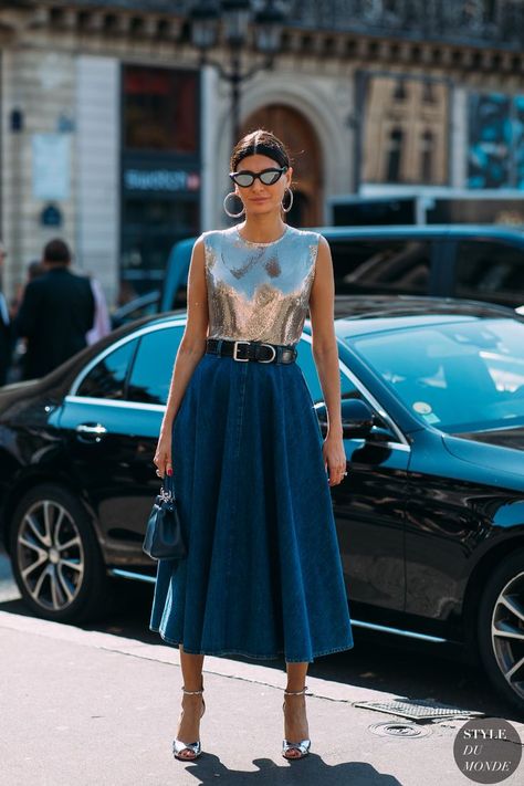 Giovanna Battaglia Engelbert by STYLEDUMONDE Street Style Fashion Photography20180702_48A5940 Giovanna Battaglia Style, Giovanna Battaglia Engelbert, Giovanna Battaglia, Elegante Casual, Elegant Skirt, Winter Trends, Fashion Week Street Style, Street Chic, Look Chic