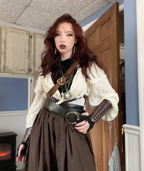 annalyse taylor Pirate Core, Faire Outfit, Ren Faire Ideas, Ren Faire Outfits, Renn Faire, Fair Outfit, Ren Faire Costume, Pirate Outfit, Fair Outfits