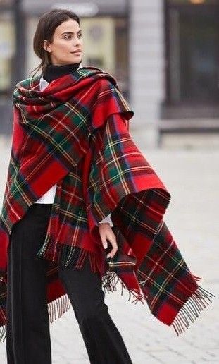 Tartan Shawl, Cape Outfit, Tartan Fashion, Royal Stewart Tartan, Scotland Forever, Trendy Fall Outfits, Over 50 Womens Fashion, Plaid Fashion, Chunky Sweater