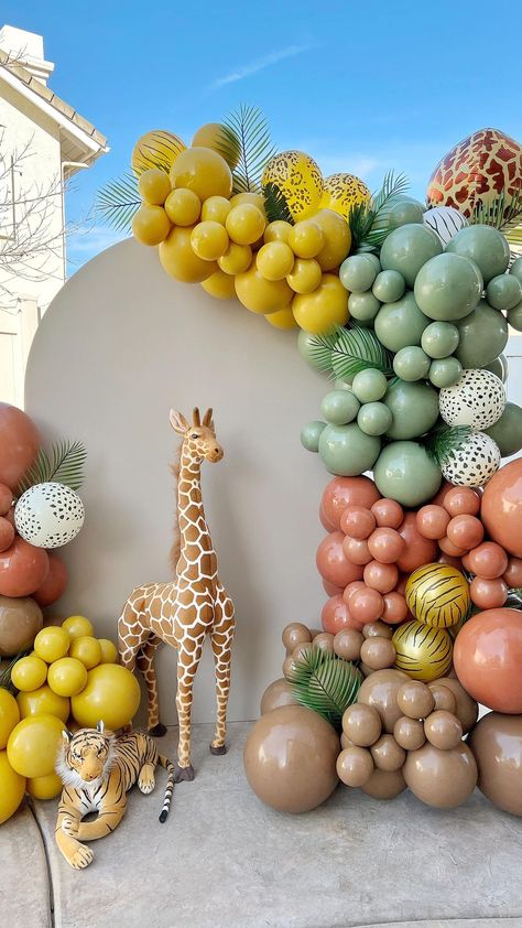 Safari Birthday Balloon Garland, Boho Safari Backdrop, Safari Jungle Theme Party, Jungle Birthday Backdrop, Wild One Birthday Party Backdrop, Safari Balloon Backdrop, Wild One Birthday Backdrop, Jungle Balloon Decor, Jungle Theme Balloons