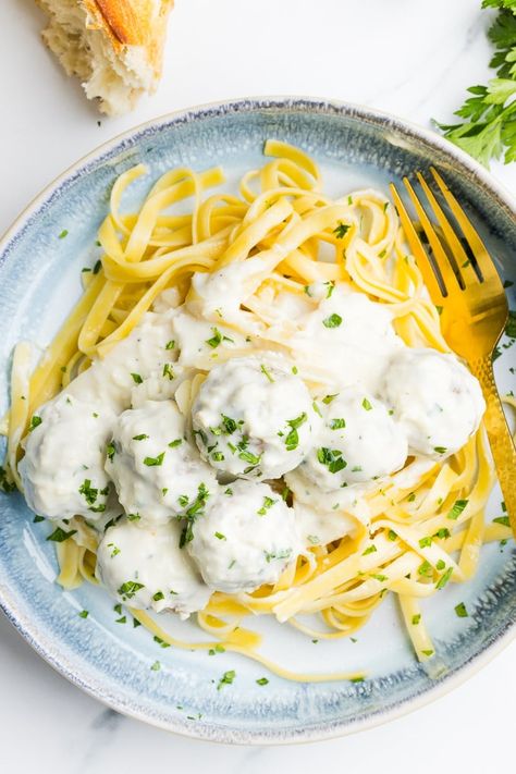 Alfredo Meatballs with Greek Yogurt Alfredo Sauce Yogurt Alfredo Sauce, Alfredo Meatballs, Greek Yogurt Alfredo Sauce, Balanced Nutritionist, Cottage Cheese Pasta, Ground Turkey Meatballs, Chicken Broccoli Cheese, Cheese Sauce For Pasta, Fried Broccoli