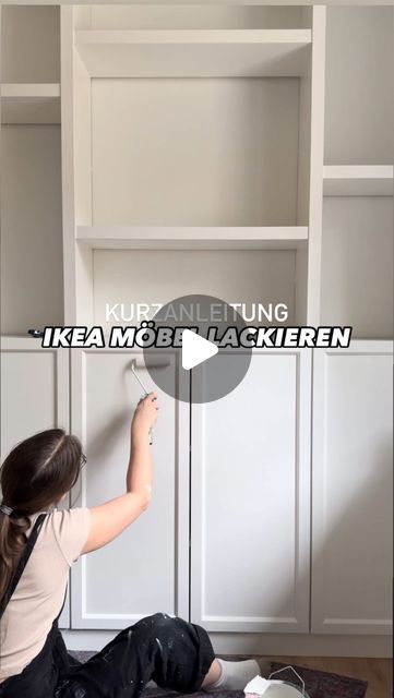 Rina Linthe on Instagram: "✨ IKEA Möbel lackieren ✨  Immer wieder fragt ihr, wie man die kunststofffurnierten Möbel von Ikea (z.B. Pax, Billy, Besta usw.) streichen kann. Und im Grunde ist es ganz einfach und die selbe Vorgehensweise wie bei jedem anderen Möbelstück.   1. Schleifen? Nicht zwingend notwendig, solange der Untergrund nicht beschädigt ist 2. Reinigung - diese ist zwingend notwendig, dass die Farbe problemlos an der Oberfläche anhaftet.  3. Grundierung - diese sorgt bei besonders glatten Oberflächen für eine bessere Verbindung von Lack und Untergrund. Zudem wird der Untergrund viel streichfähiger 4. Lack - hier immer 2 Schichten lackieren, um ein gleichmäßiges Ergebnis ohne Flecken zu erzielen 5. bei stark beanspruchten Flächen kann man das Möbelstück noch versiegeln  Übrigens Armoire Billy Ikea, Ikea Regal Hack, Ikea Besta Bedroom, Bestå Ikea Hack, Besta Hack Ikea, Ikea Billy Oxberg Hack, Besta Ikea Ideas Inspiration, Ikea Billy Hack Ideas, Billy Hack Ikea