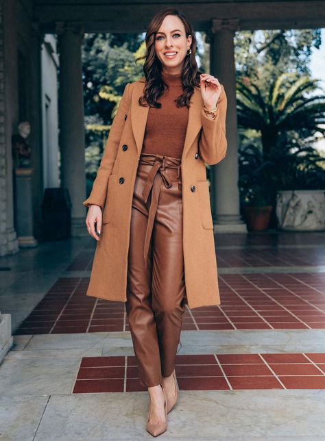 Camel Outfit, Monochromatic Looks, Meghan Markle Outfits, Paperbag Hose, Brown Leather Pants, Brown Outfits, Monochromatic Fashion, Monochromatic Outfit, Monochrome Outfit