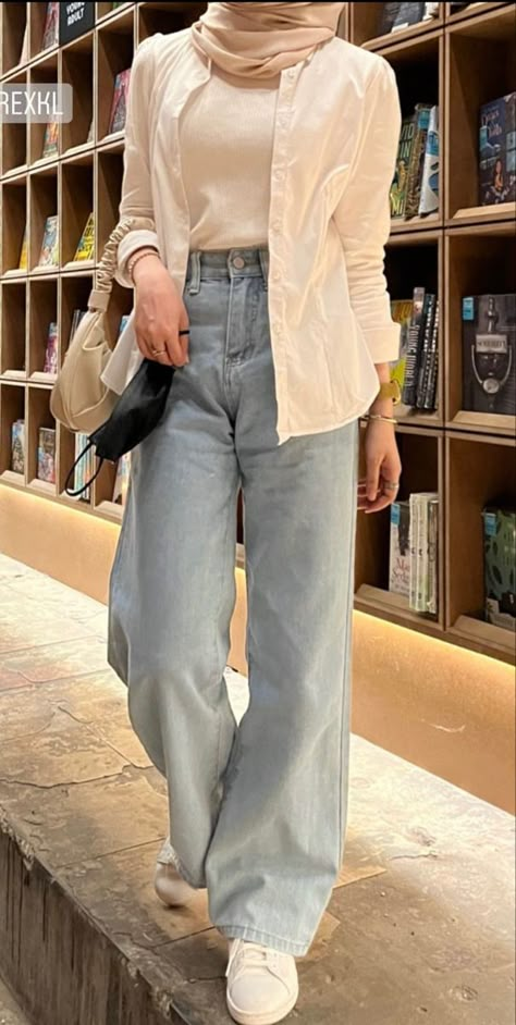 Jeans Hijab Outfit Casual, Ootd Hijab Casual Jeans Kemeja, Muslim Jeans Outfits, Ootd Hijab Kulot Jeans, White Shirt And Jeans Outfit Hijab, Outfit Hijab Casual Kulot, Hijabi Jeans Outfit, Casual Hijab Outfit Jeans, Outfit Ideas Hijab Simple