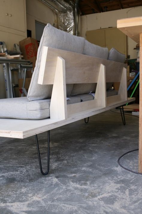 Diy L Shape Patio Couch, Diy Couch Outdoor, Diy Modern Sofa, Diy Wood Couch Indoor, Plywood Outdoor Furniture, Outdoor Sofa Diy How To Build, Diy Patio Loveseat, Diy Couch Frame, Diy Modular Couch