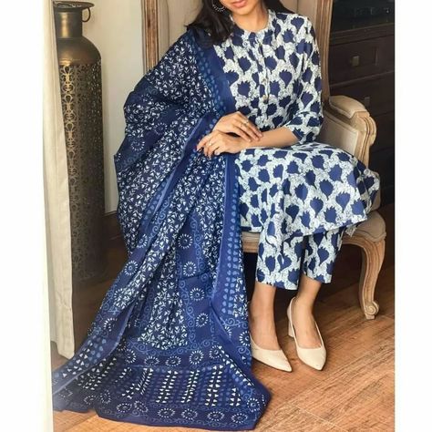 Cotton indigo kurta set Indigo Kurti Designs, Cotton Suits Indian Casual, Casual Kurti, Simple Kurta Designs, Simple Kurti Designs, Womens Trendy Dresses, Beautiful Casual Dresses, Kurti Patterns, Summer Suit