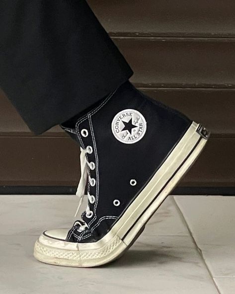 Spencer Reid Aesthetic, Converse 70, Converse 70s, Cute Converse Shoes, Converse Aesthetic, Chuck Taylor 70, Black Chucks, Cute Converse, Cool Sneakers