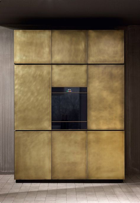 Ryan Saghian, Room Dividing, Metal Room Divider, Brass Plates, Brass Kitchen, Gold Kitchen, Gold Interior, Industrial Kitchen, Kitchen Room Design