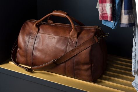 Mens Duffel Bag, Leather Duffle Bag Men, Best Gym Shoes, Weekend Duffle Bag, Mens Weekend Bag, Types Of Handbags, Handmade Leather Bag, Leather Duffel Bag, Leather Weekender Bag