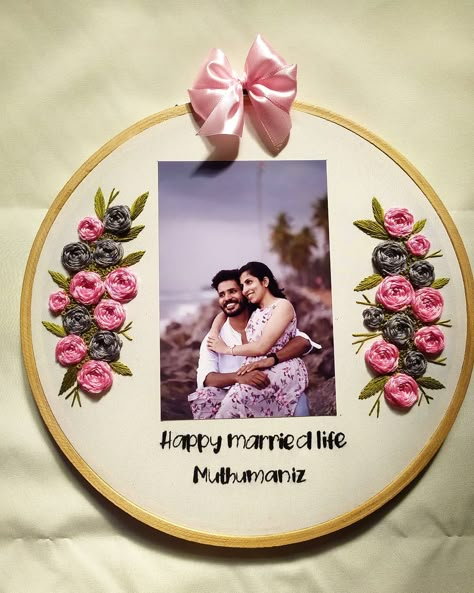 Photo Hoop Embroidery, Photo Hoop Art, Embroidery With Photo Frame, Embroidery Photo Hoop, Photo Hoop Ideas, Embroidery Hoop With Photo, Embroidery Frame Ideas, Embroidery Birthday Gift Ideas, Photo Embroidery Hoop