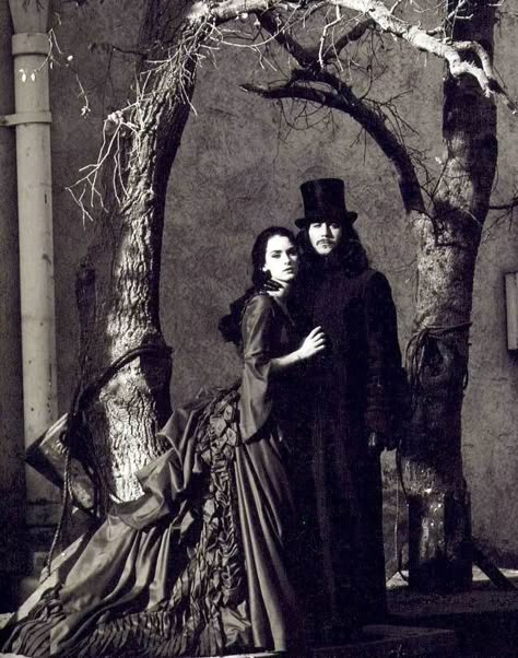 "Do you believe in destiny? That even the powers of time can be altered for a single purpose? That the luckiest man who walks on this earth is the one who finds... true love?" -Dracula (1992) Mina Harker, Eiko Ishioka, Dark Skull, Alice Cullen, Bram Stoker's Dracula, Catty Noir, Septième Art, Francis Ford Coppola, Bram Stoker