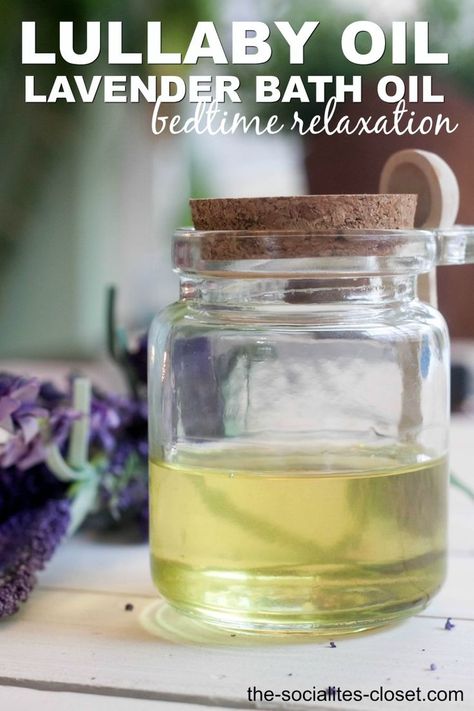 Homemade Bath Oil, Bath Oil Recipe, Diy Bath Oil, Homemade Salt Scrub, Almond Oil Uses, Oils For Relaxation, Bath Stuff, Lavender Bath, Bath Oil