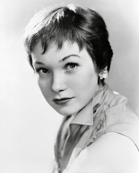 So many gorgeous short hairstyles! Love love love! Especially fond of the one in the photo: Shirley MacLaine, 1954 1950s Hairstyles Short, The Apartment 1960, Vintage Short Hair, 1950s Shorts, Theater Actress, Agyness Deyn, 1950s Hairstyles, Shirley Maclaine, Vintage Bob