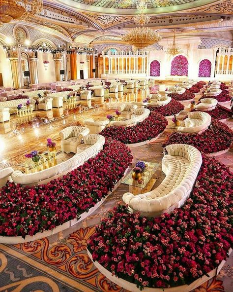 Luxury Wedding Decor Ideas Every Bride Dreams Of – Wedding Estates Glamorous Wedding Venue, Luxury Wedding Decor, Wedding Mandap, Wedding Decor Style, Wedding Stage Decorations, Wedding Hall, Glamorous Wedding, Wedding Stage, Indian Wedding Decorations