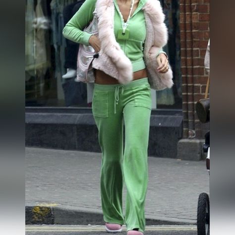 Juicy Couture Tracksuit Lime Green Velour Set  Authentic *RARE* Green Velour Tracksuit, Beyonce Vintage, Juicy Couture Clothes, Light Lime Green, 2000s Outfit, Juicy Couture Tracksuit, Vintage Juicy Couture, 2000s Clothes, Velour Tracksuit