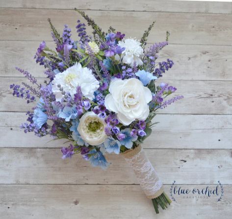 Periwinkle Colour, Wedding Bouquets Purple, Wildflower Bridal Bouquets, Prom Bouquet, Periwinkle Flowers, Wedding Flower Guide, Lavender Bridesmaid, Purple Wedding Bouquets, Purple Wildflowers