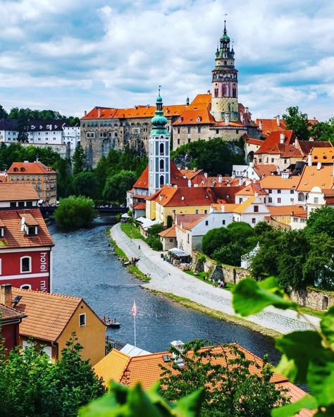 Cesky Krumlov Castle, New Orleans City, Cesky Krumlov, European Destination, Travel Wishlist, Voyage Europe, Europe Summer, Landscape Scenery, Vacation Places