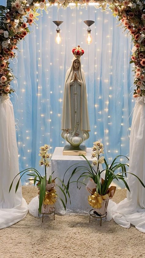 Mother Mary Altar, Mother Mary Decoration Ideas, Mother Mary Decoration, Altar Para La Virgen Ideas, Easter Altar Decorations, Divine Infant Jesus, Nativity Scene Pictures, October Love, Church Altar Decorations