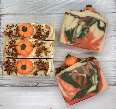 Christmas Cold Process Soap Ideas, Halloween Soap Ideas, Halloween Party Favors For Adults, Awesome Pumpkin Carvings, Homemade Hand Soap, Cold Process Soap Designs, Soap Design Ideas, Soap Inspiration, Pumpkin Soap