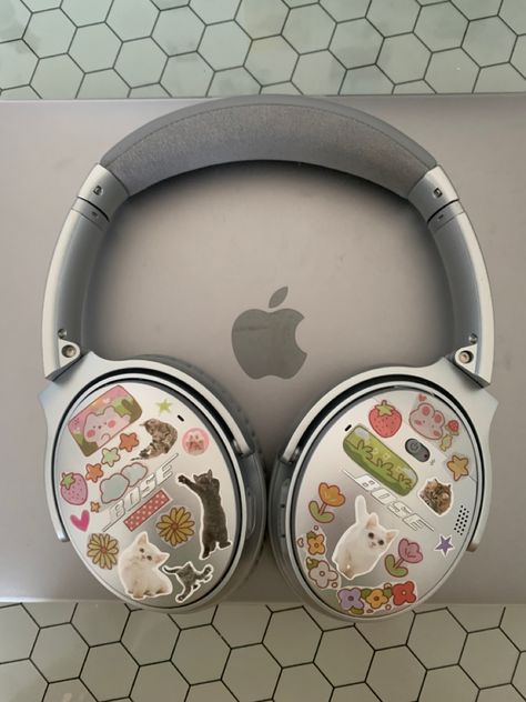 Bose Quiet Comfort 45 Aesthetic, Wireless Headphones Aesthetic, Headphone Deco, Cute Headset, Bose Headphones Aesthetic, Beats Aesthetic, Headphone Decoration, Aesthetic Headphones, Laptop Case Stickers