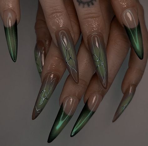 Nature Nails Aesthetic, Green Sharp Nails, Green Stilleto Nail, Elegant Long Almond Nails, Medusa Inspired Nails, Green Dragon Nails, Green Pointy Nails, Green Stilletto Nails, Goth Birthday Nails