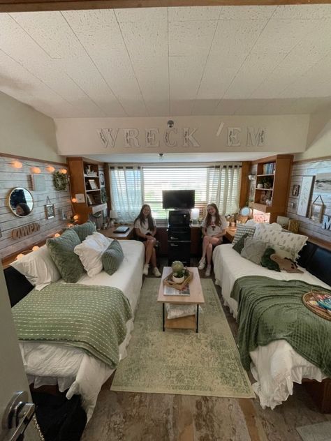 Sharing Room Ideas Sibling Aesthetic, Dorm Room Ideas Two People, Dorm Room Ideas With Tv, Bison Bedroom, Dorm Room Ideas Full Size Bed, Shared College Dorm Room Ideas, Calm Dorm Room Ideas, Bloxburg College Dorm, Dorm Room Ideas 2 People