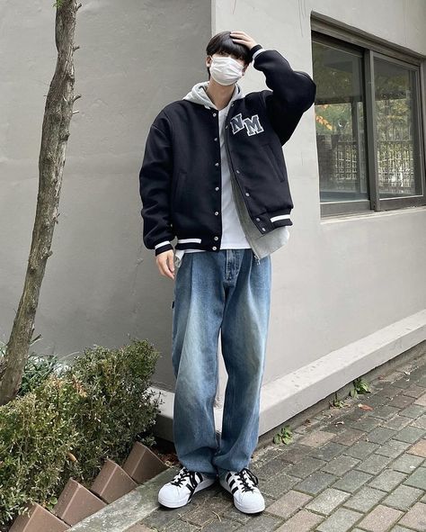 Korean Guy Street Wear, Outfit Inspo Korean Style Men, Outfit Ideas Hoodie Style Men, Kpop Male Idols Outfits Casual, Korean Fashion Men Jeans, Casual Korean Men Outfits, Hoodie Layering Outfit Men, Korean Male Fashion Aesthetic, Japanese Streetwear Fashion Men