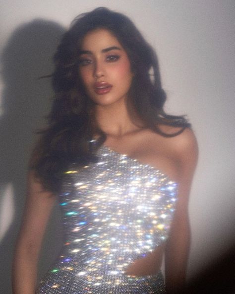 Janhvi Kapoor (@janhvikapoor) • Instagram photos and videos Jahnavi Kapoor, Khushi Kapoor, Desi Love, Janhvi Kapoor, Beautiful Film, Bollywood Wedding, Feminine Women, Model Inspo, Bollywood Saree