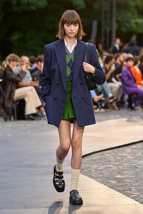 Preppy Runway, Paris Mode, Estilo Preppy, Preppy Look, Looks Street Style, 가을 패션, Rainbow Dash, Spring 2023, Green Skirt