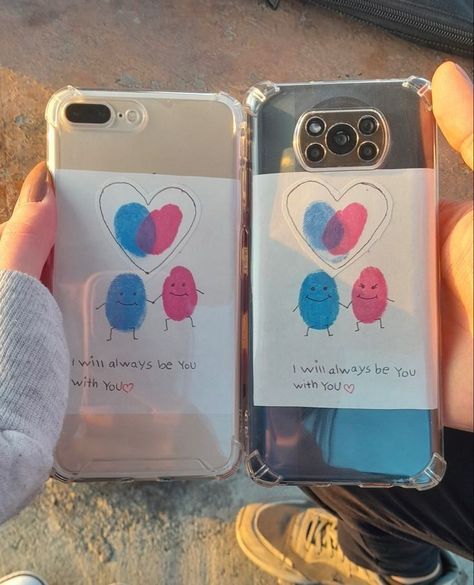 Bff Phone Cases Diy, Couple Phone Cases Aesthetic, Cute Couple Crafts, Matching Phone Cases, Set Couple, Friend Crafts, Diy Birthday Gifts For Friends, Bf Gifts