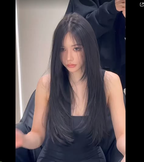 Black Hairstyles Korean, Korean Layers Long Hair, Korean Layered Hair Straight, Korean Hair Layers Long, Korean Haircut Long Layered Hair Straight, Felco Cut Long, Korean Hairstyle Straight Hair, Asian Haircut Long Straight Black Hair, Long Black Hair Korean