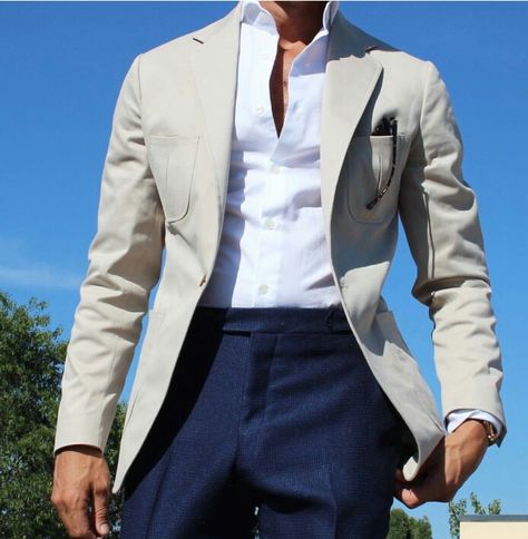 Light cream blazer Cream Blazer Outfit Men, Cream Blazer Outfit, Cl Fashion, Blazer Outfits Men, Uk Summer, Smart Casual Menswear, Mens Business Casual Outfits, Classy Outfits Men, Mens Fashion Wear