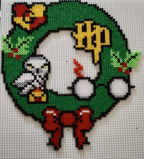 Bead Art Christmas, Post Malone Perler Beads, Harry Potter Christmas Cross Stitch, Perler Bead Harry Potter Patterns, Harry Potter Hama Beads Pattern, Hama Beads Patterns Harry Potter, Perler Beads Ideas Christmas, Bead Perler Pattern, Christmas Perler Beads Patterns